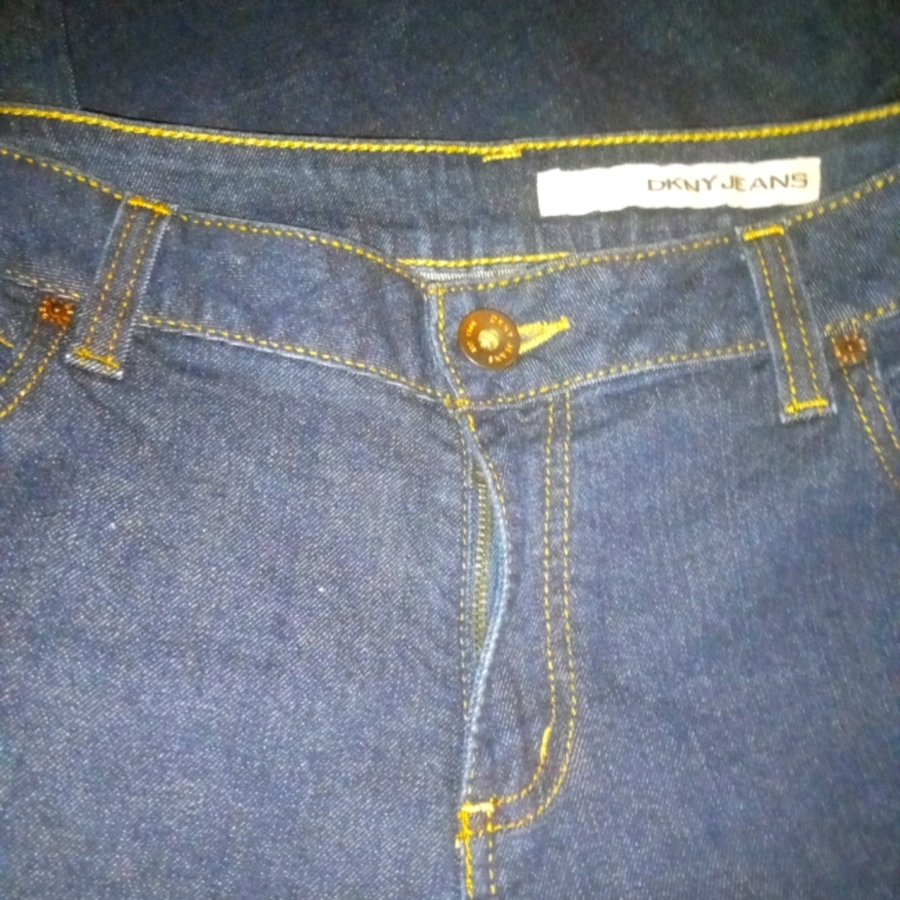 DKNY SOHO  DARK WASH FLARE JEANS SIZE 16R